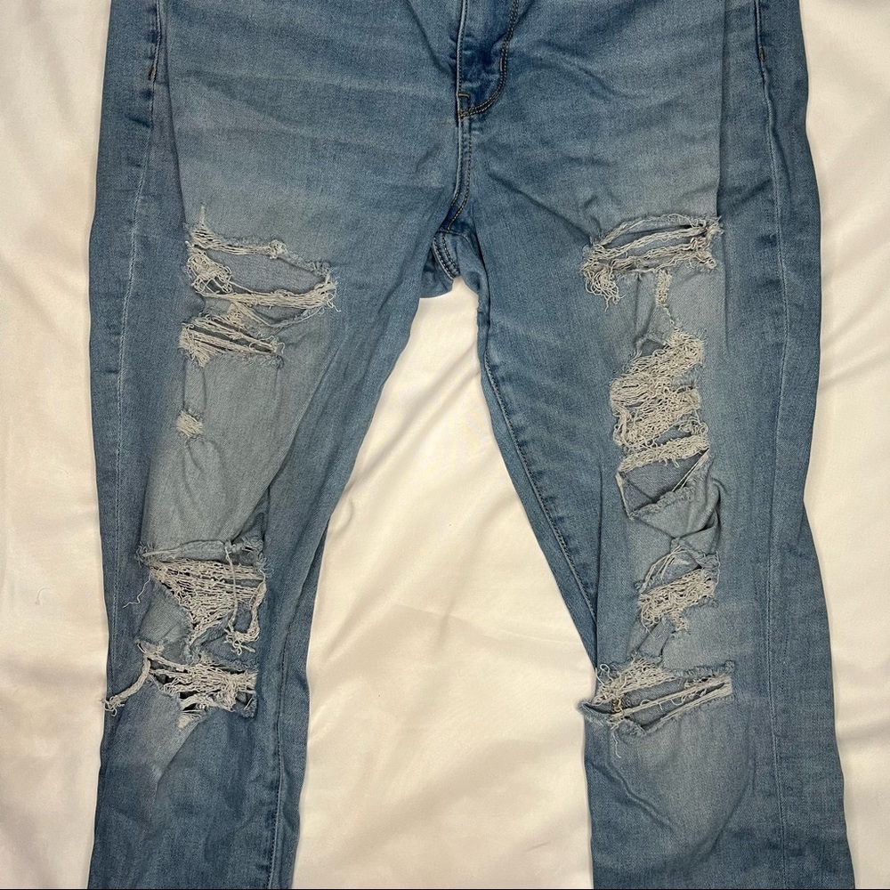 Distressed American Eagle Jegging